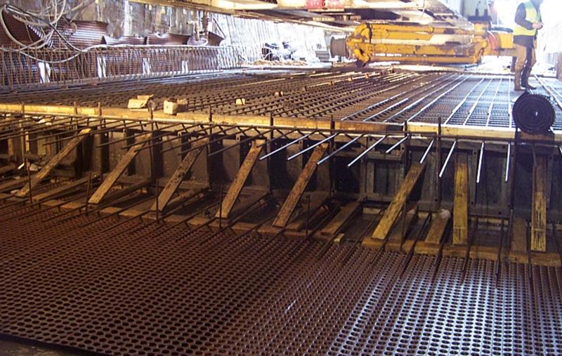 Membrana alveolare di protezione e drenaggio per opere di ingegneria civile sollecitate da grande afflusso d’acqua.