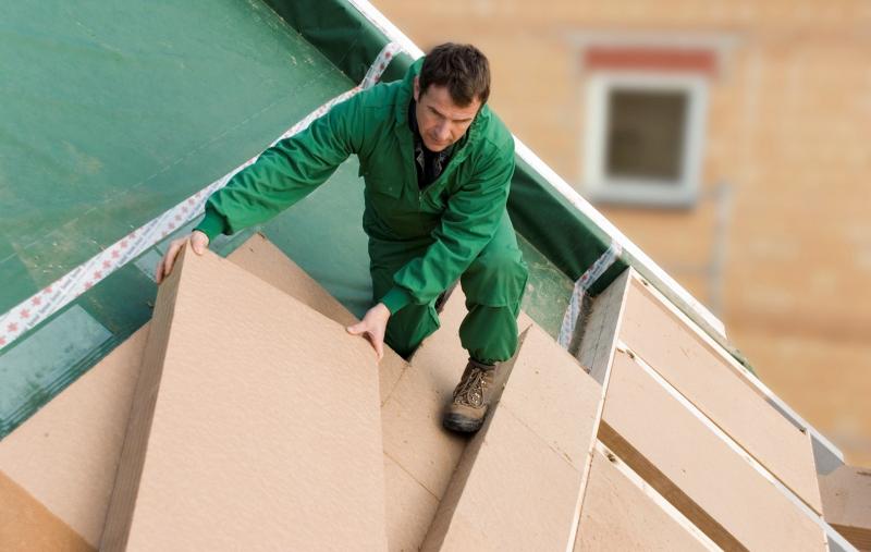 Isolamento termico stabile in fibra di legno naturale per applicazioni in copertura e per pavimenti.