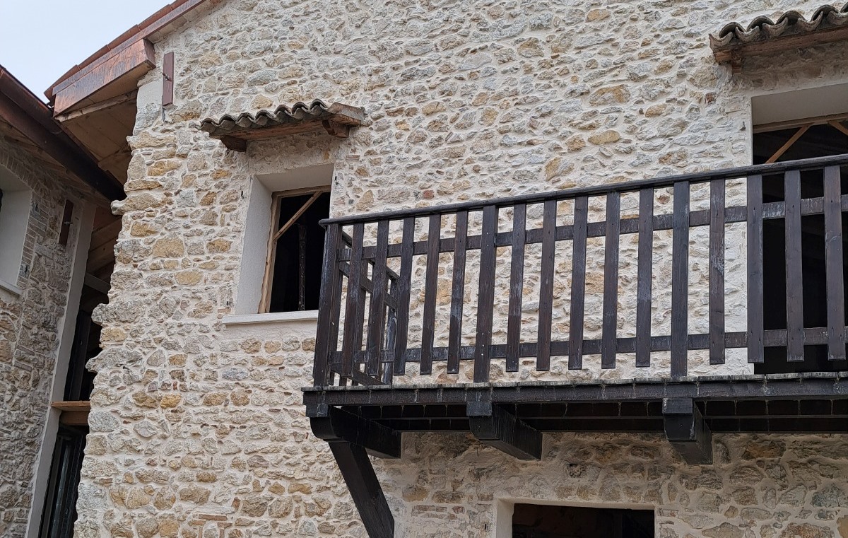 Malta per l'intonacatura e fugatura di paramenti a vista esterni e interni.