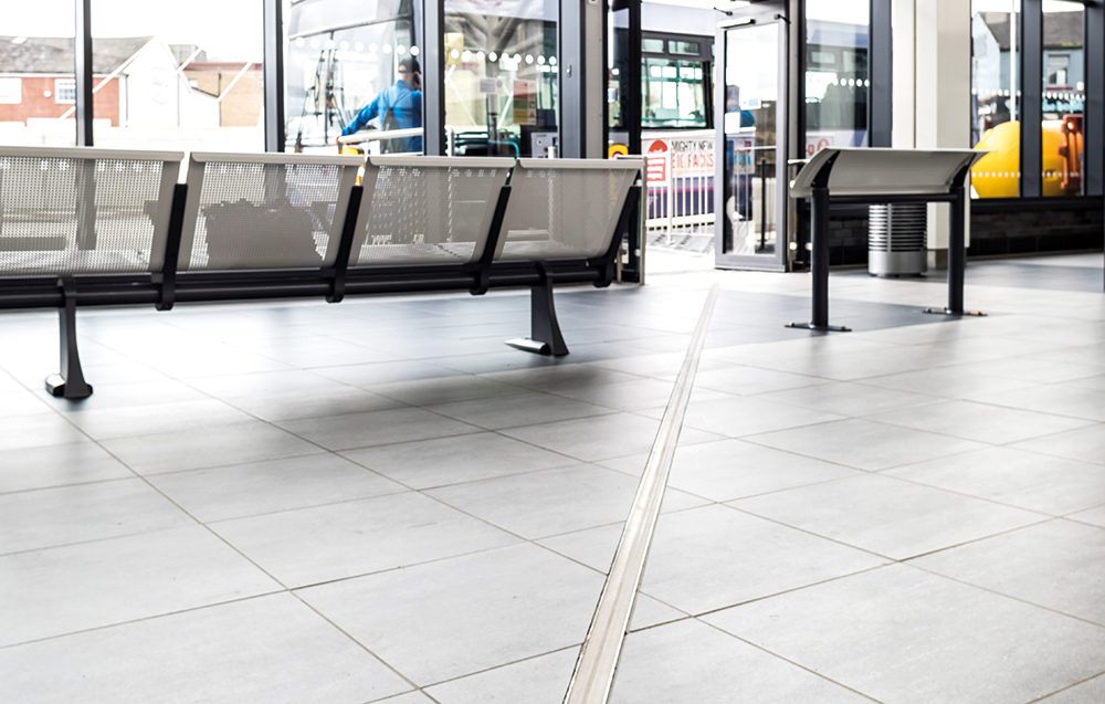 Coprigiunto da incasso per pavimenti interni/esterni.